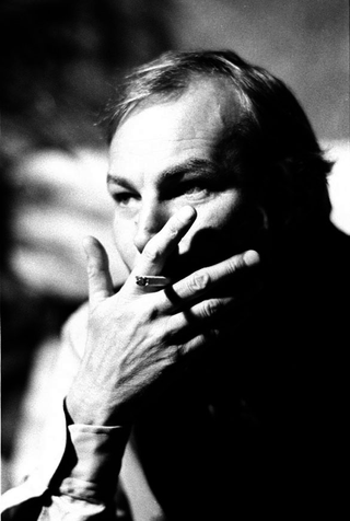 Cinema, 065-137-13
L'attore Brandauer mentre fuma una sigaretta, 1986
Monaco (Germania)