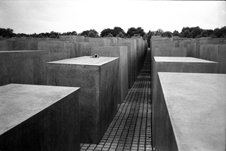 Berlino, P03-053-11 Memoriale dell'Olocausto, il più solenne monumento dedicato alle vittime progettato dall'arch. Peter Eisenman Berlino (Germania)