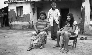 Interplast, 104-009-14
Famiglia Guarani all'aperto, 2010
Ipita (Bolivia)